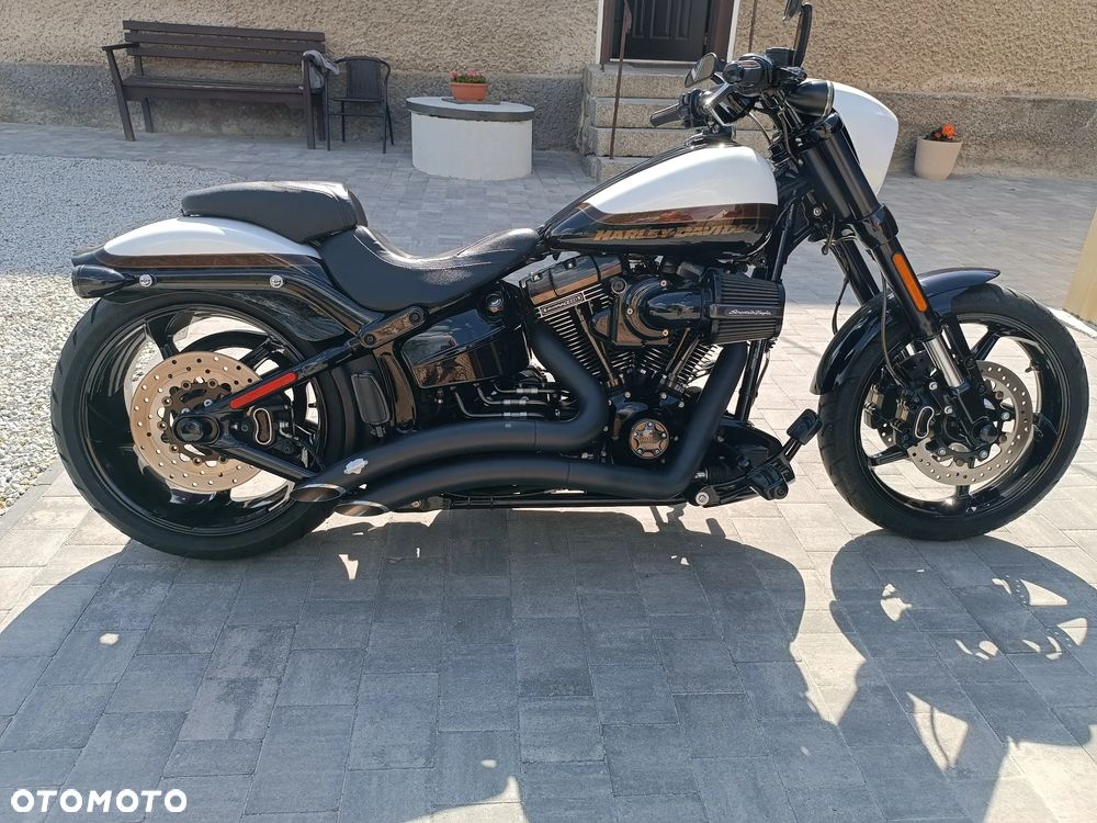 Harley-Davidson Softail Breakout - 6
