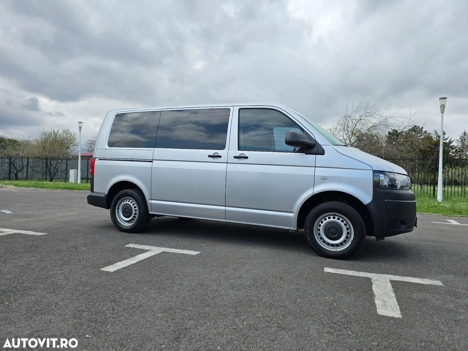 Volkswagen Caravelle - 3