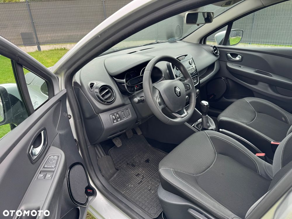 Renault Clio 1.2 16V 75 Life - 10
