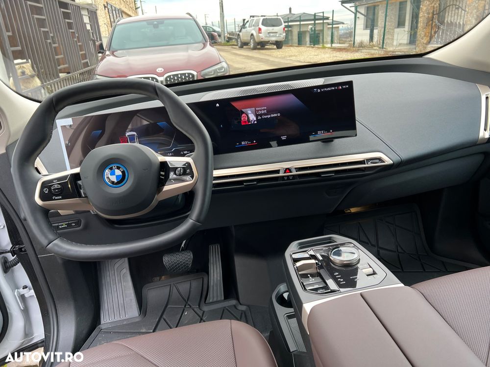 BMW iX - 10