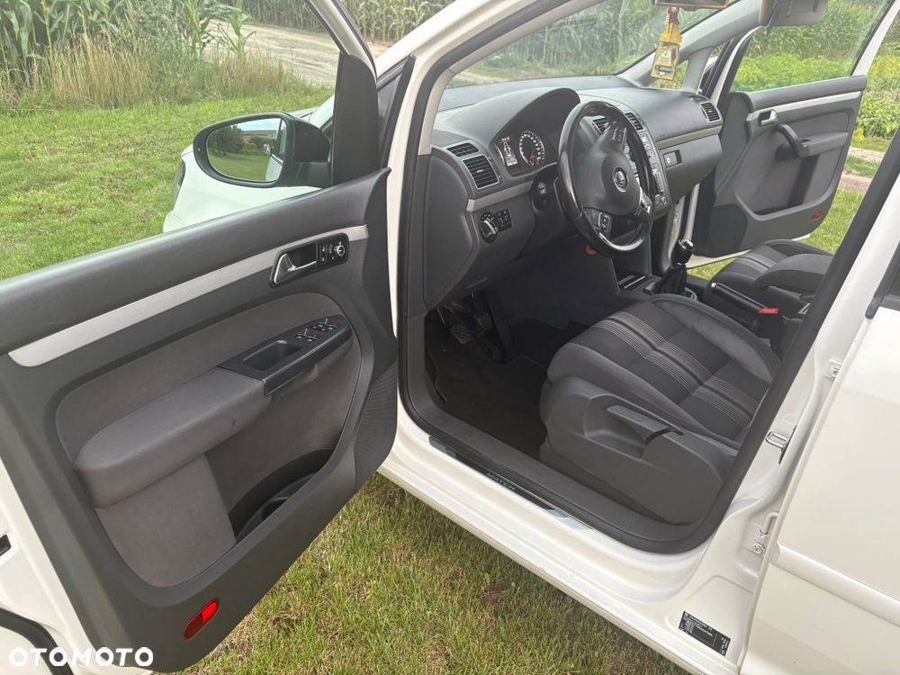 Volkswagen Touran - 6