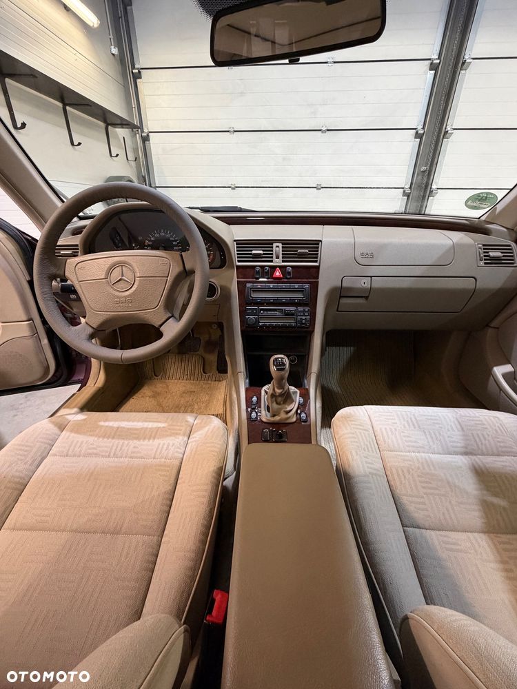 Mercedes-Benz Klasa C 200 T Elegance - 8