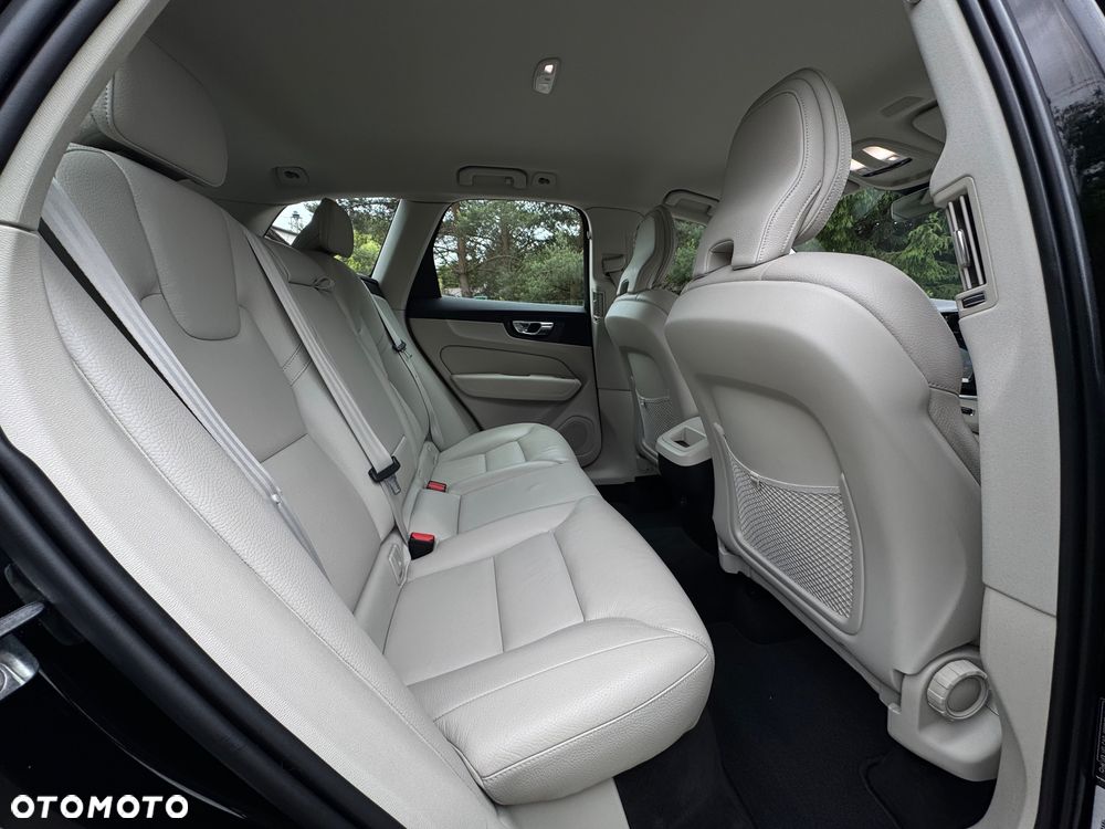 Volvo XC 60 B4 D AWD Geartronic Momentum Pro - 8