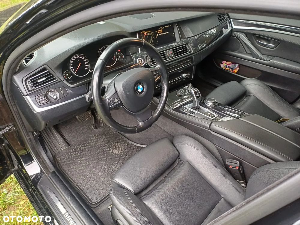 BMW Seria 5 525d Touring Sport-Aut - 10