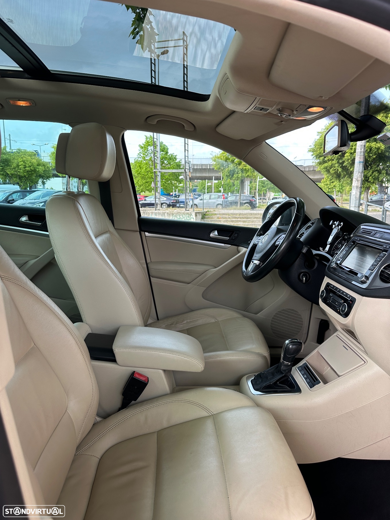 VW Tiguan 2.0 TDi Sport BlueMotion 4Motion DSG - 29