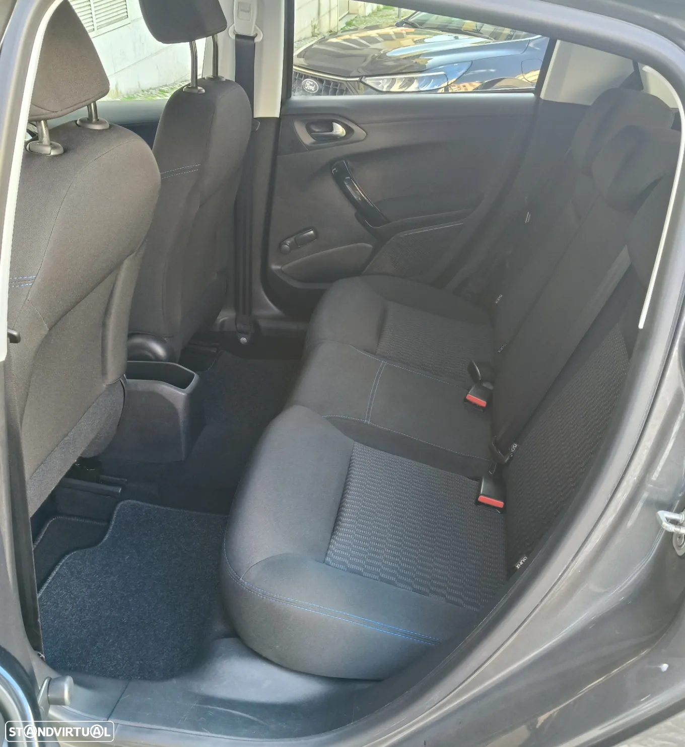 Peugeot 208 1.5 BlueHDi Signature - 25