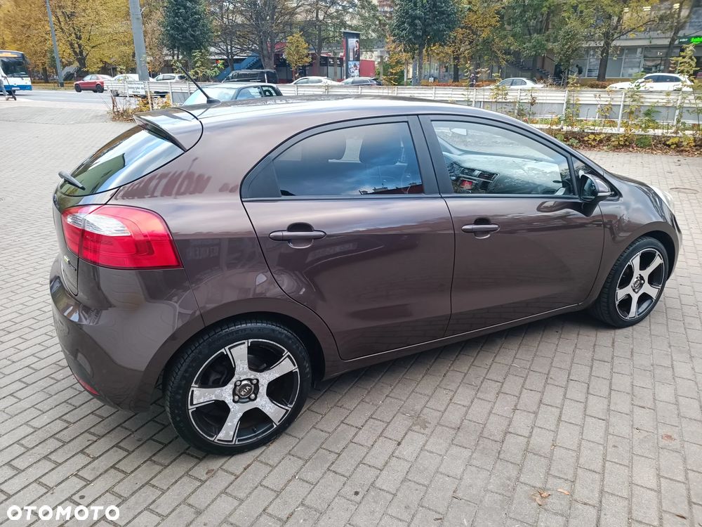 Kia Rio - 8