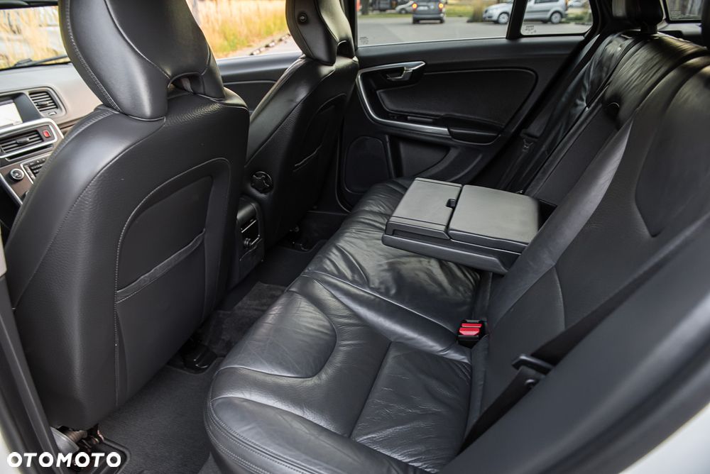 Volvo V60 D3 Geartronic Summum - 25