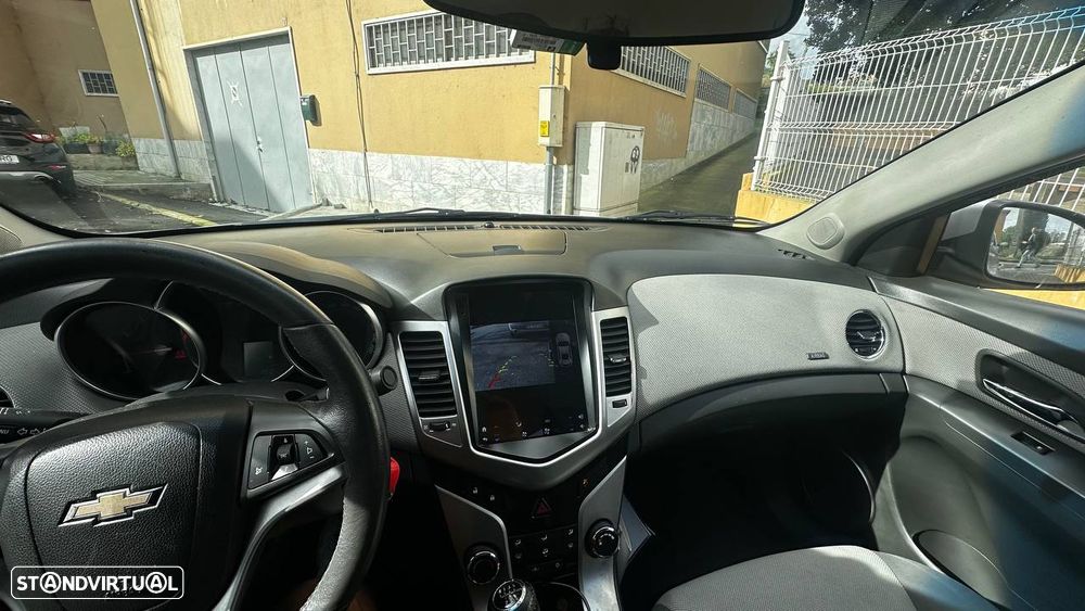 Chevrolet Cruze 1.6 LS - 4