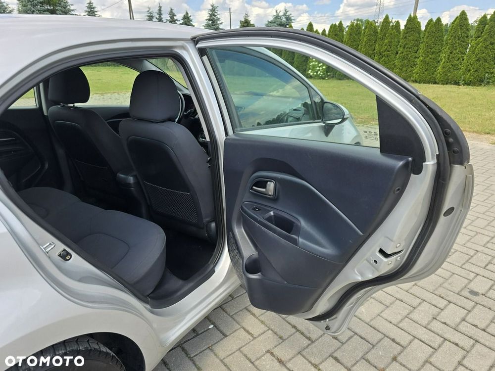 Kia Rio - 23