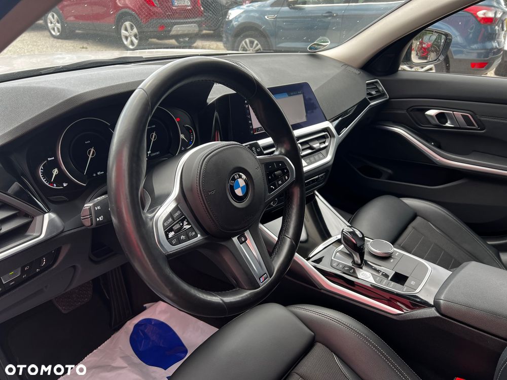 BMW Seria 3 320d xDrive Edition M Sport Shadow - 14