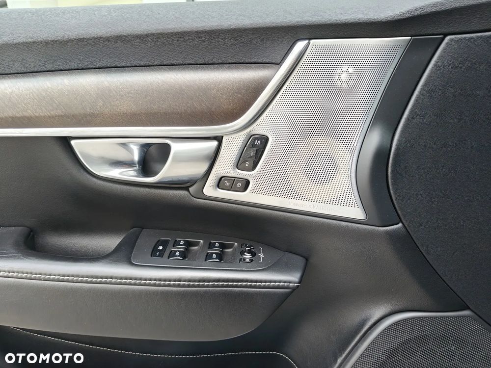 Volvo V90 D5 SCR AWD Momentum Pro - 19