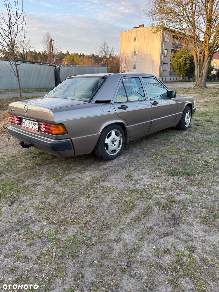 Mercedes-Benz W201 (190) - 2