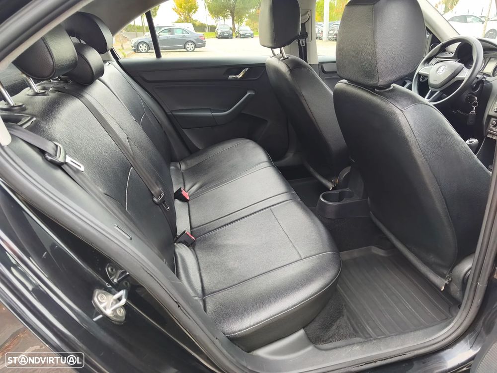 Skoda Rapid - 8