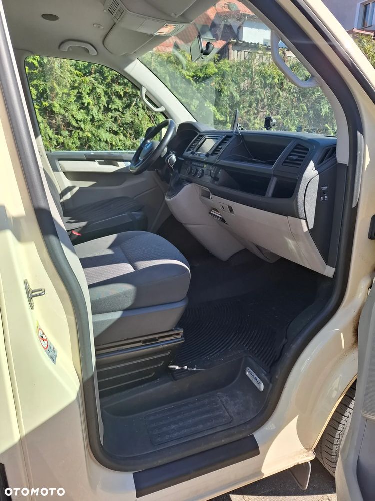 Volkswagen Caravelle - 4