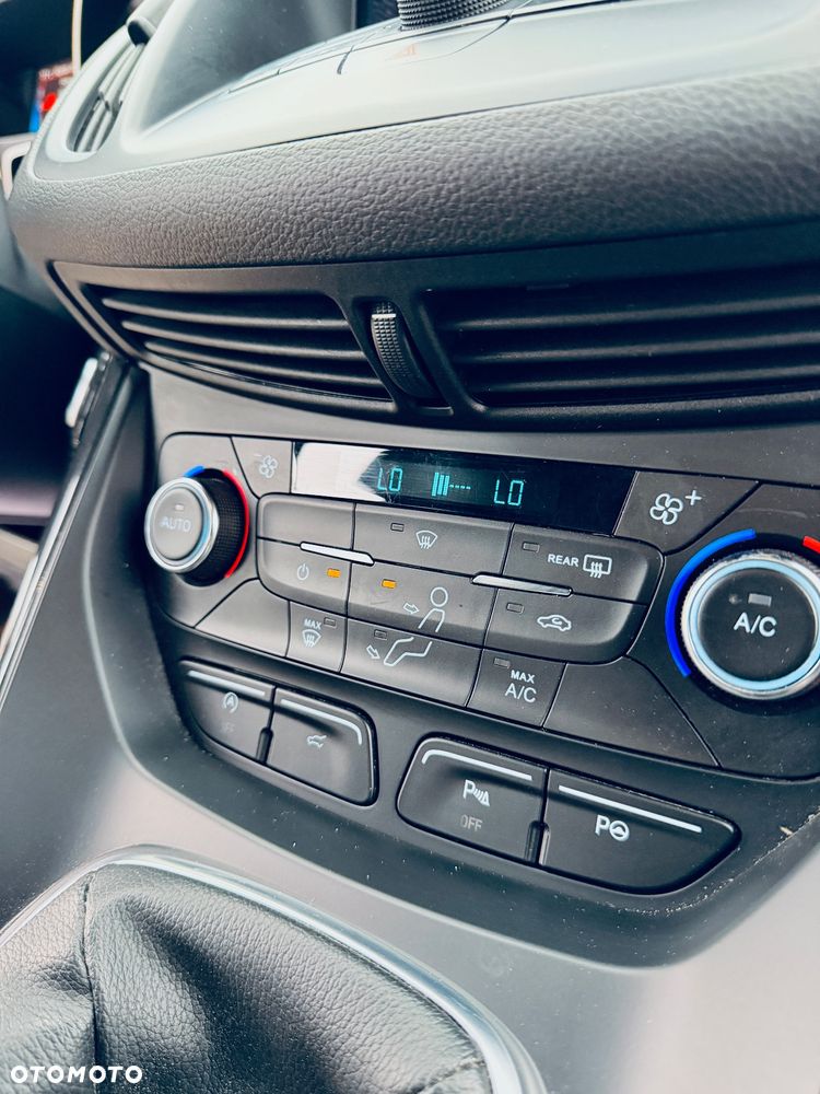 Ford Kuga 1.5 EcoBoost 2x4 ST-Line - 9