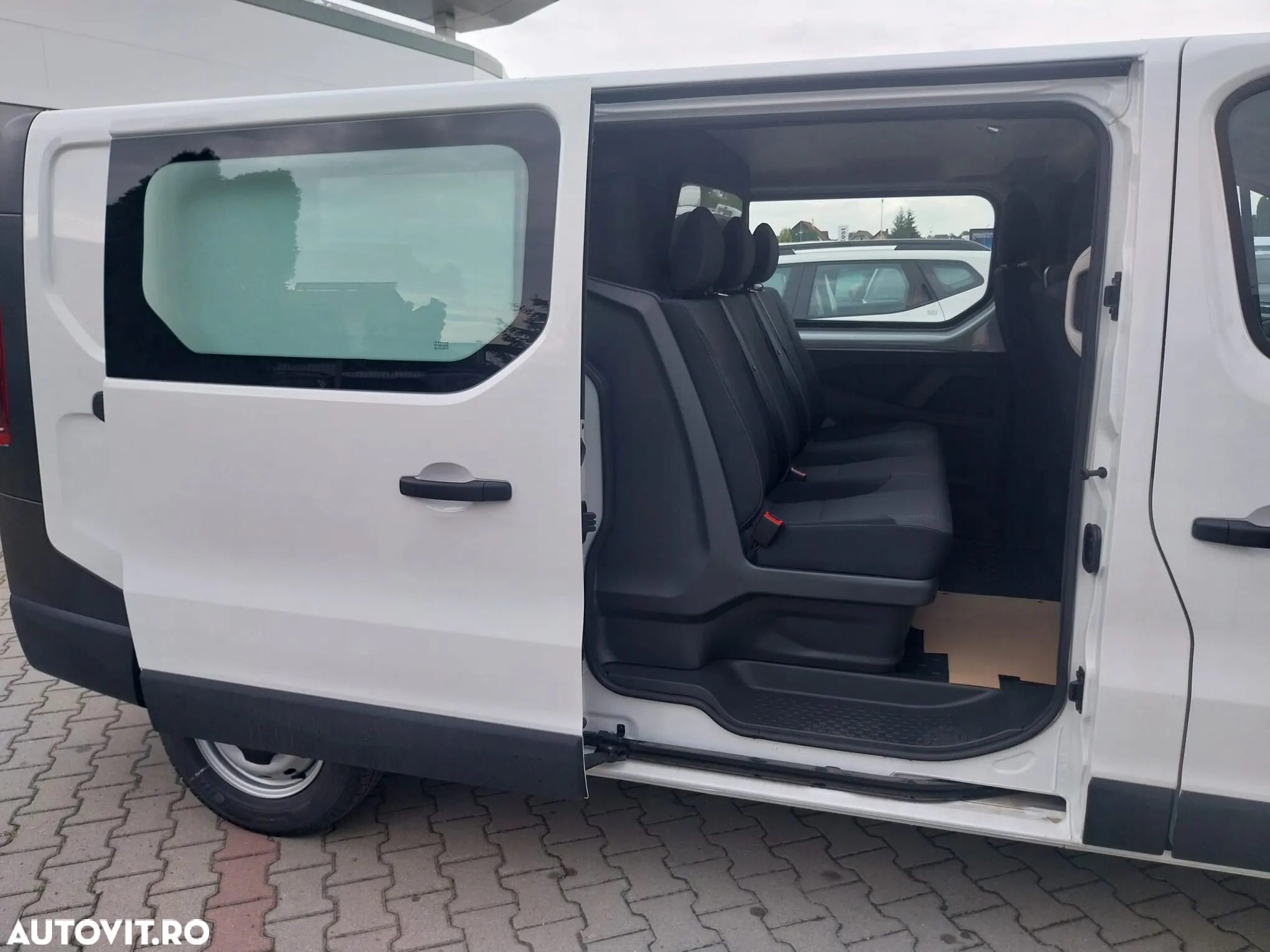 Renault Trafic 2.0 Blue dCi 150 Furgon Cabina Dubla L2H1 - 18