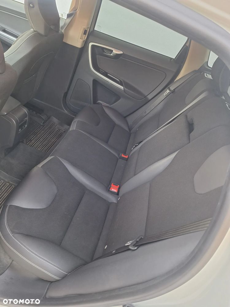 Volvo XC 60 2.4D Momentum - 10
