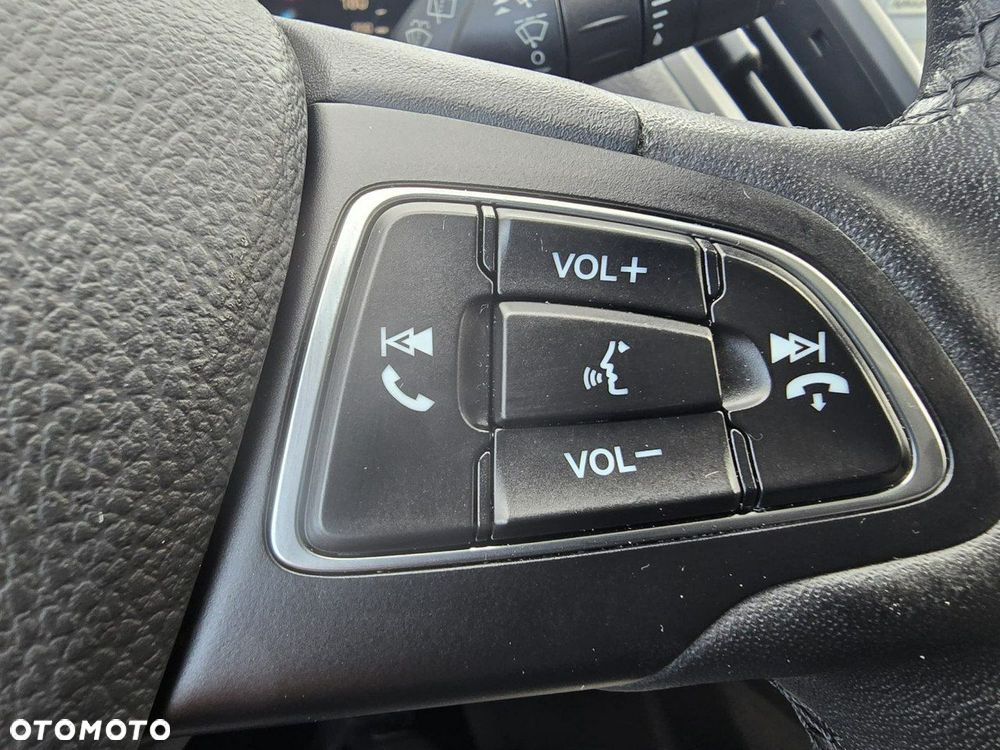 Ford Kuga - 25