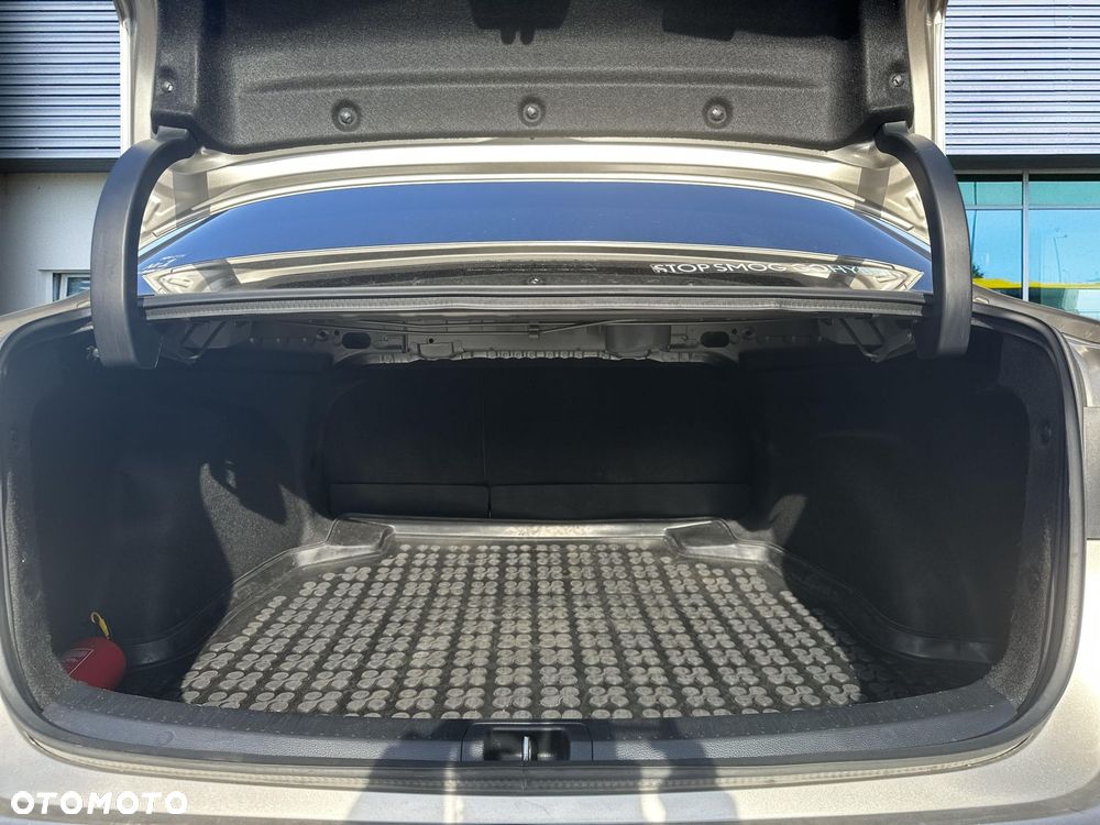 Toyota Corolla 1.8 Hybrid Comfort - 19