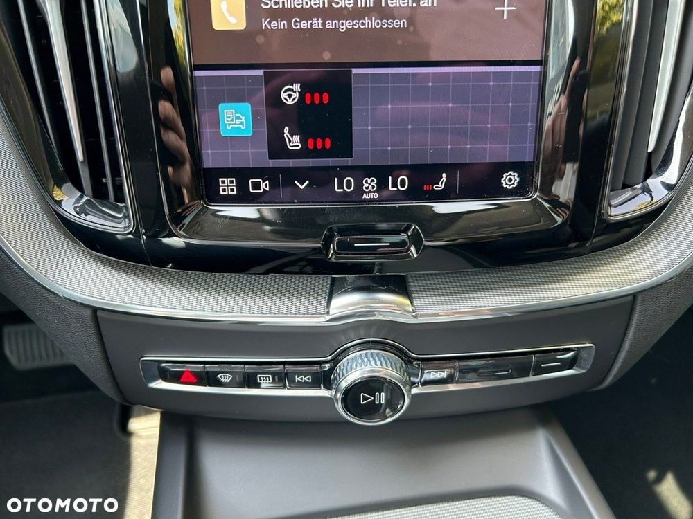 Volvo XC 60 B4 B Plus Dark - 23