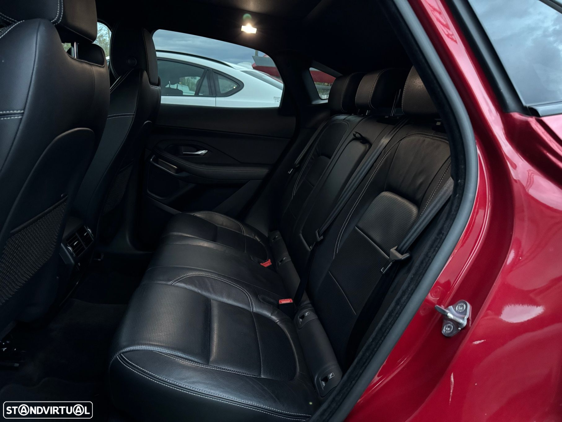 Jaguar E-Pace 2.0 i4D R-Dynamic - 13