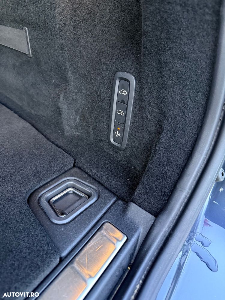 Volvo XC 60 T8 Twin Engine AWD Geartronic Momentum - 38