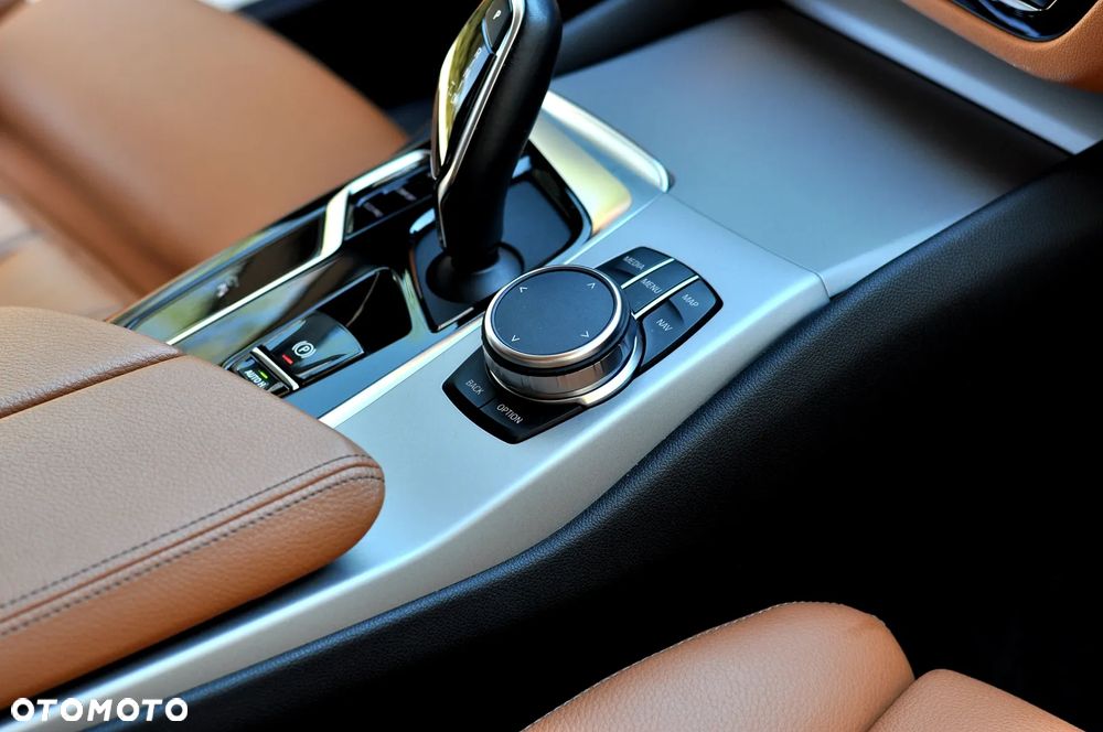 BMW Seria 5 520i - 30