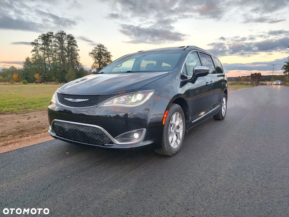 Chrysler Pacifica - 40