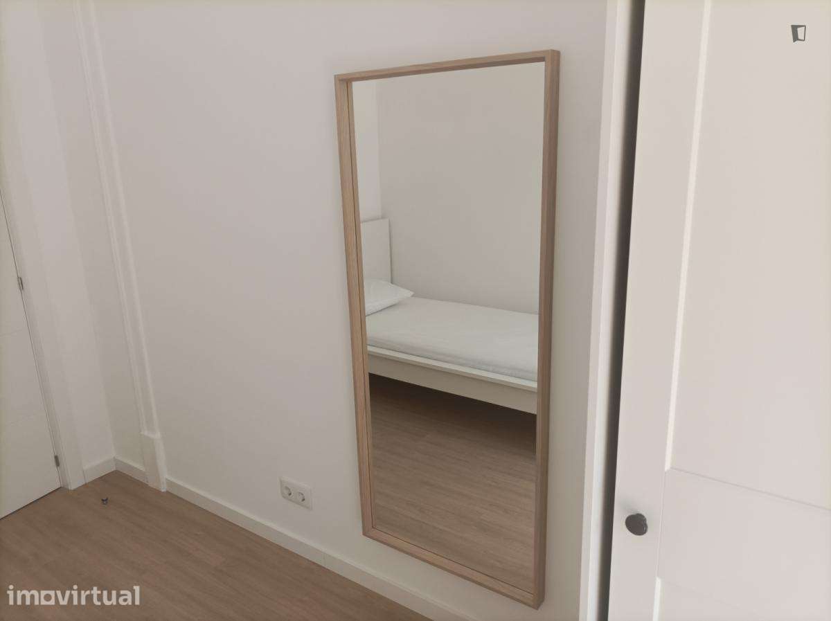 Quarto - localizado em Alameda Lisbon - Grande imagem: 5/19