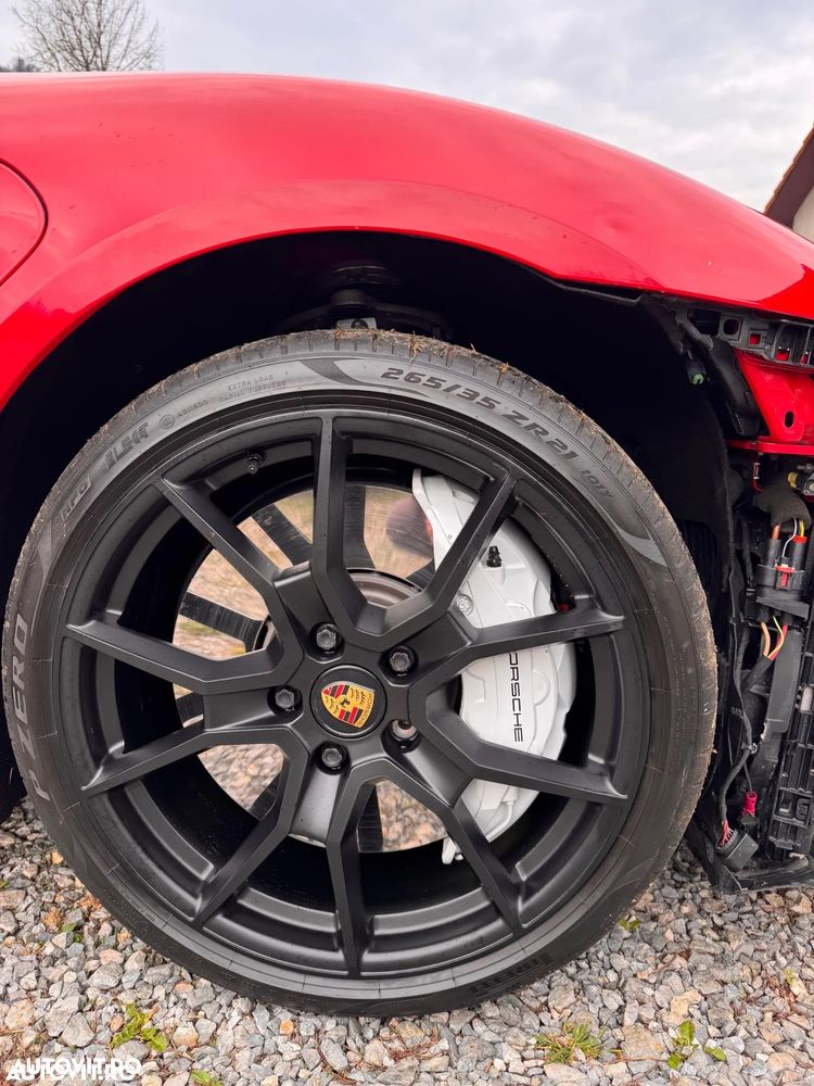 Porsche Taycan - 16
