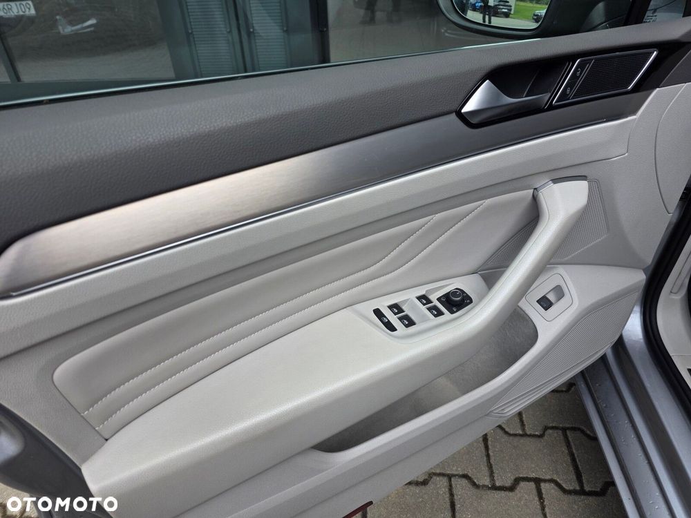 Volkswagen Passat 2.0 TDI Elegance DSG - 11