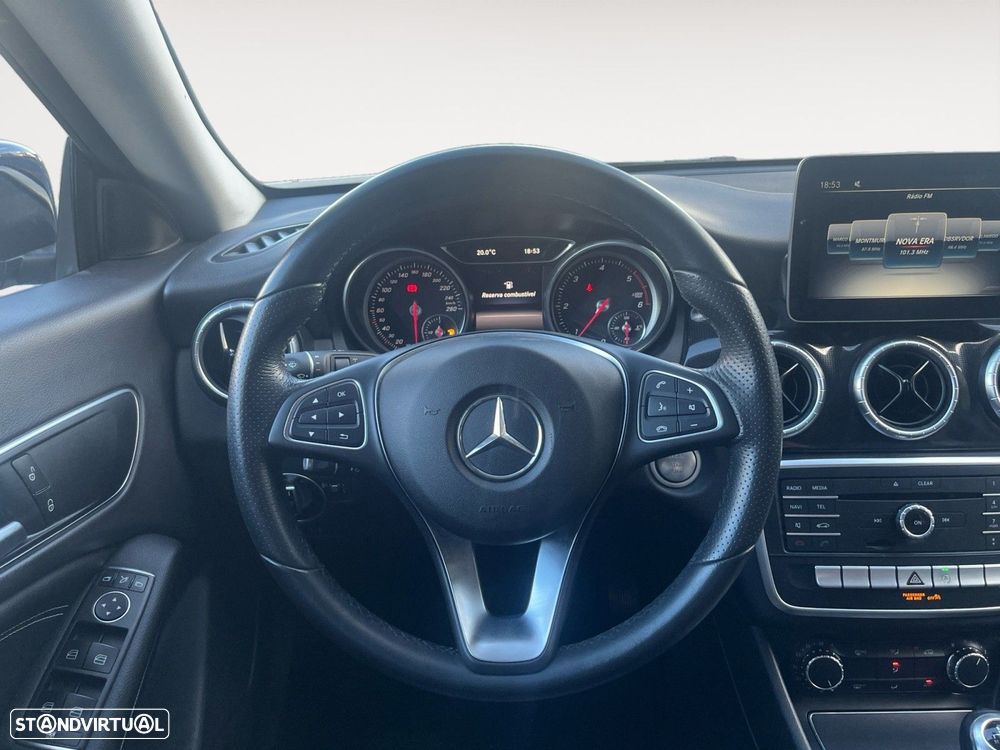 Mercedes-Benz CLA 180 d Shooting Brake AMG Line - 12