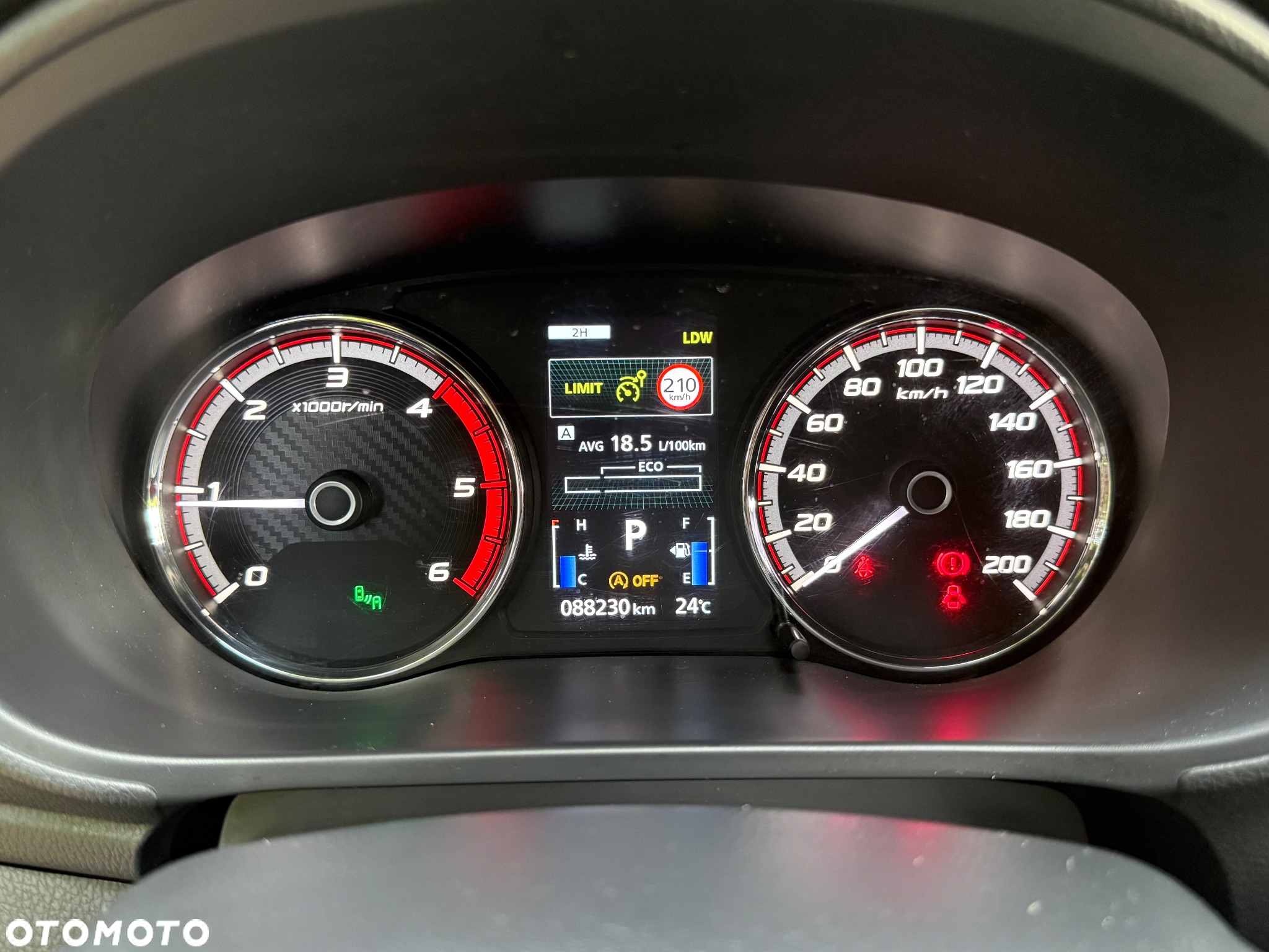 Mitsubishi L200 2.2 d DC Instyle Plus - 32