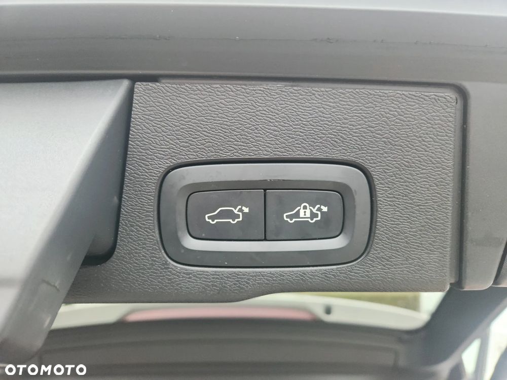 Volvo XC 60 B4 D AWD Ultimate Dark - 25