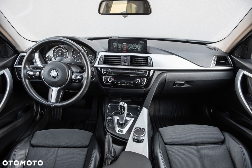 BMW Seria 3 330e iPerformance M Sport - 17