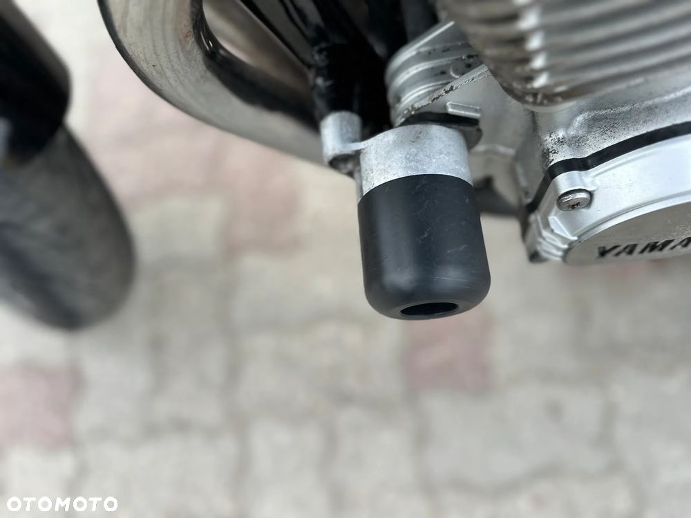 Yamaha XJR - 18