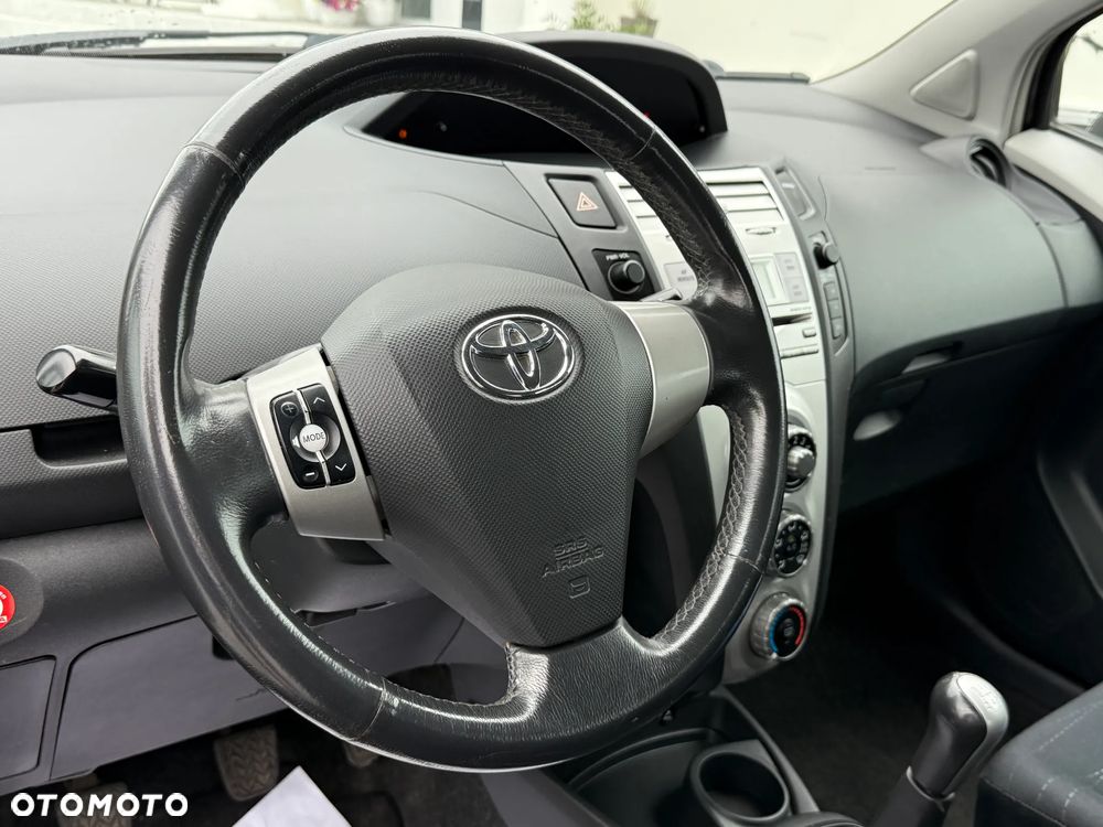 Toyota Yaris 1.3 VVT-i Sol - 22