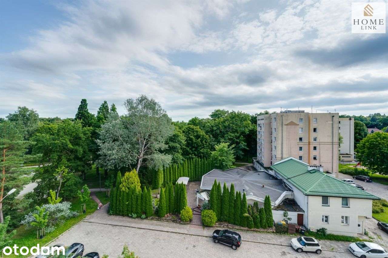 3-pokojowe mieszkanie z widokiem na korony drzew.