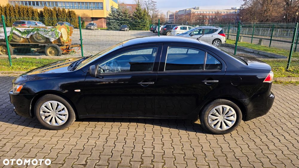 Mitsubishi Lancer 1.6 Invite - 3