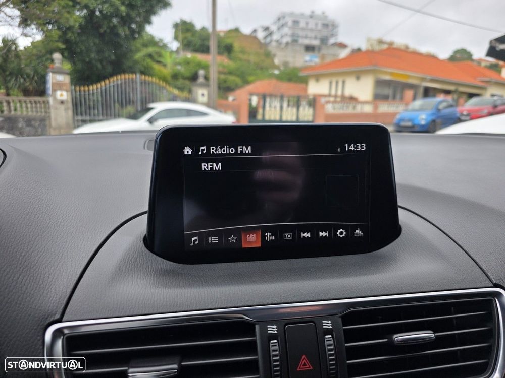 Mazda 3 Hatchback 1.5 Sky-D Excellence - 11