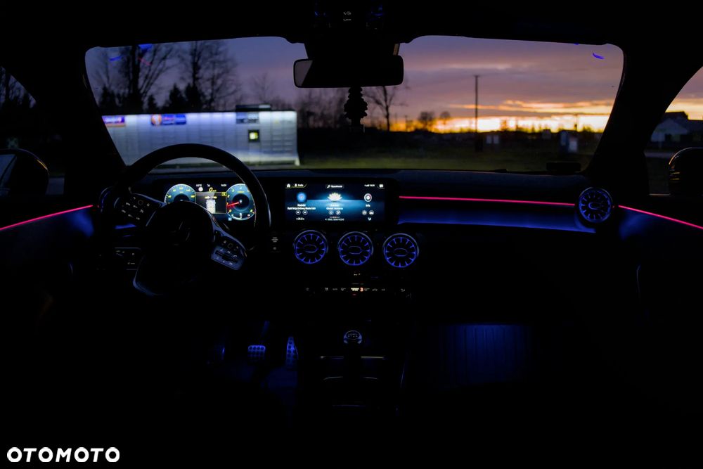 Mercedes-Benz CLA 180 AMG Line - 36