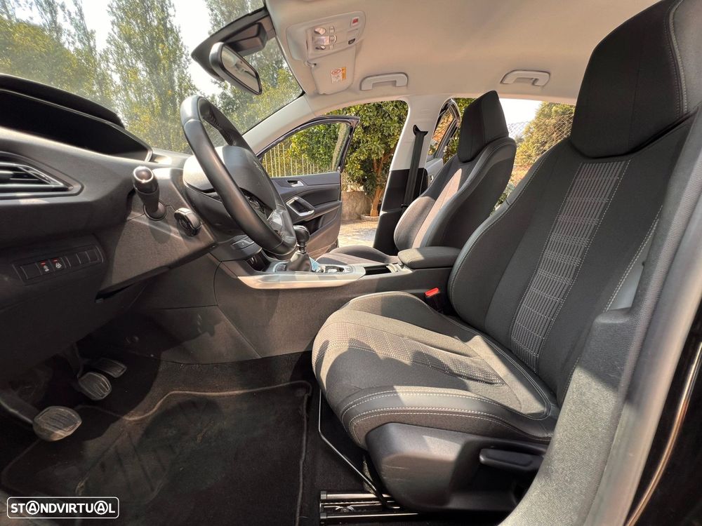 Peugeot 308 1.2 PureTech Allure - 32