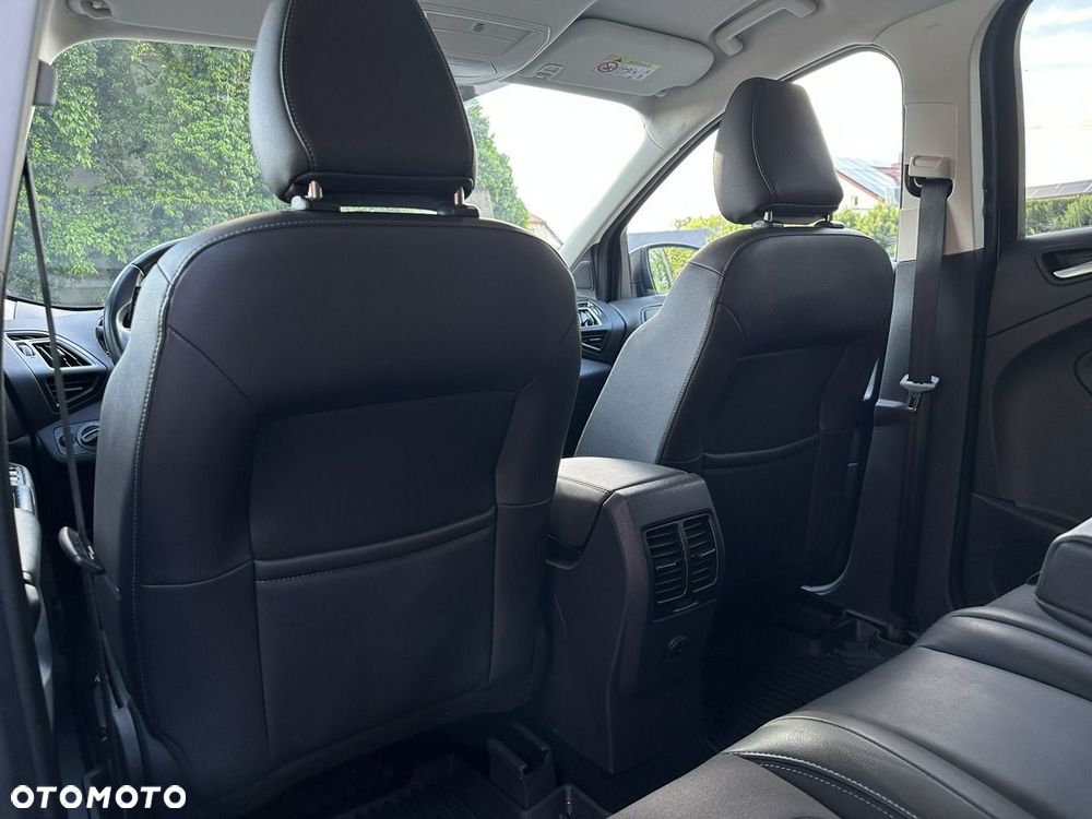 Ford Kuga - 12