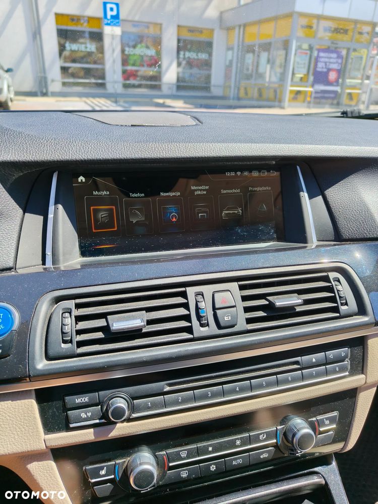 BMW Seria 5 528i Sport-Aut - 24