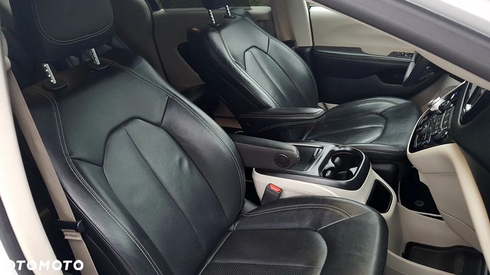 Chrysler Pacifica - 13