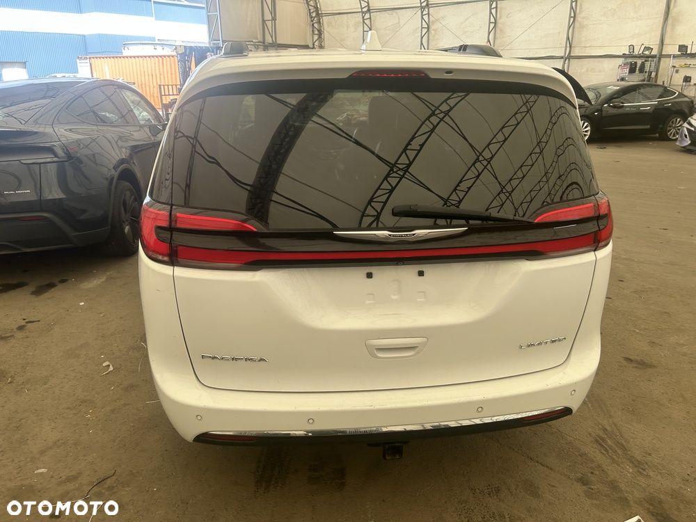 Chrysler Pacifica - 38