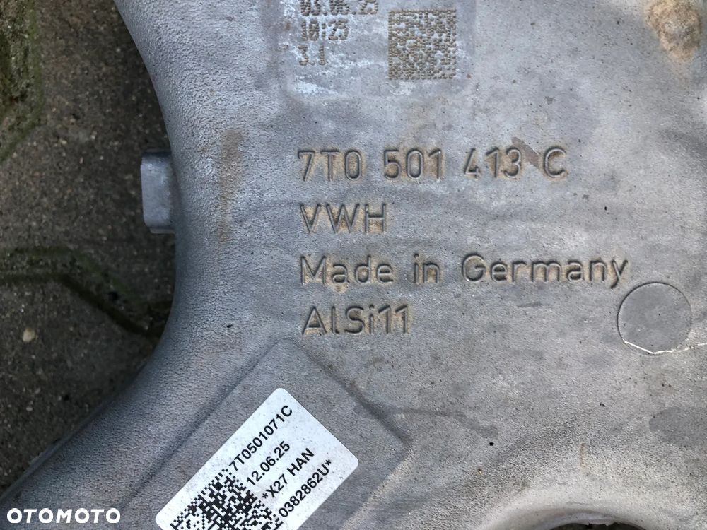 Volkswagen Multivan T7 wahacz lewy zwrotnica piasta Tył lewa 7T0501071C - 3
