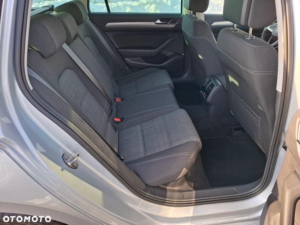 Volkswagen Passat ver-2-0-tdi-scr-dsg-business - 13