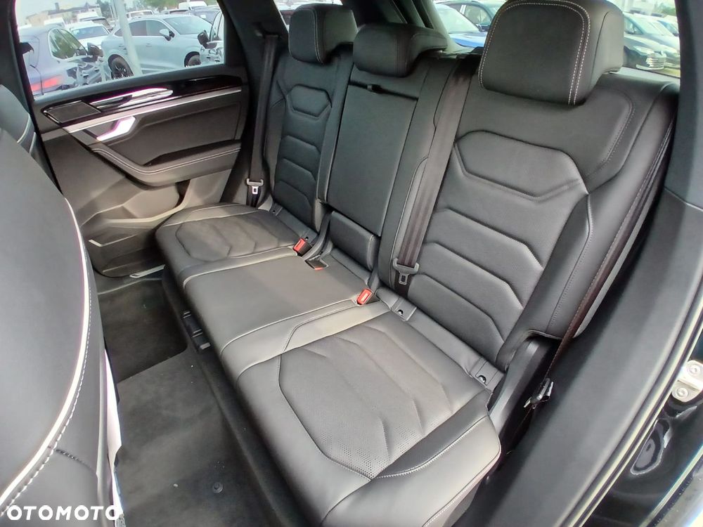 Volkswagen Touareg - 11